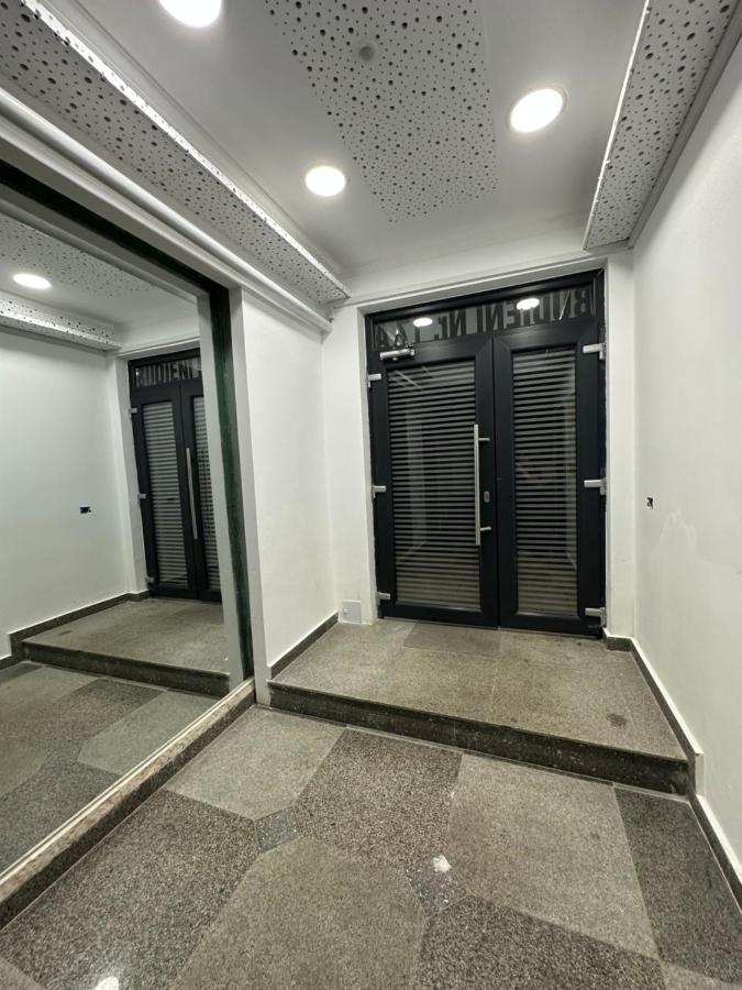 Golden Garden Luxury Apartment In Bukarest Exteriör bild