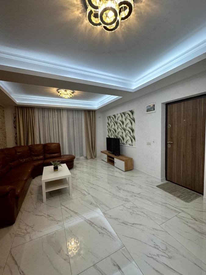 Golden Garden Luxury Apartment In Bukarest Exteriör bild