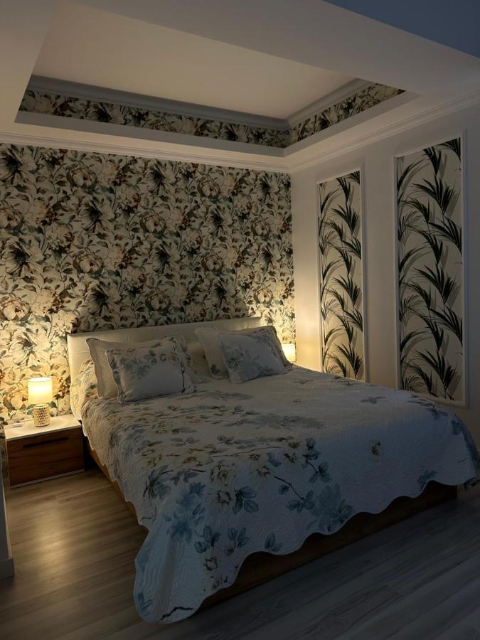 Golden Garden Luxury Apartment In Bukarest Exteriör bild